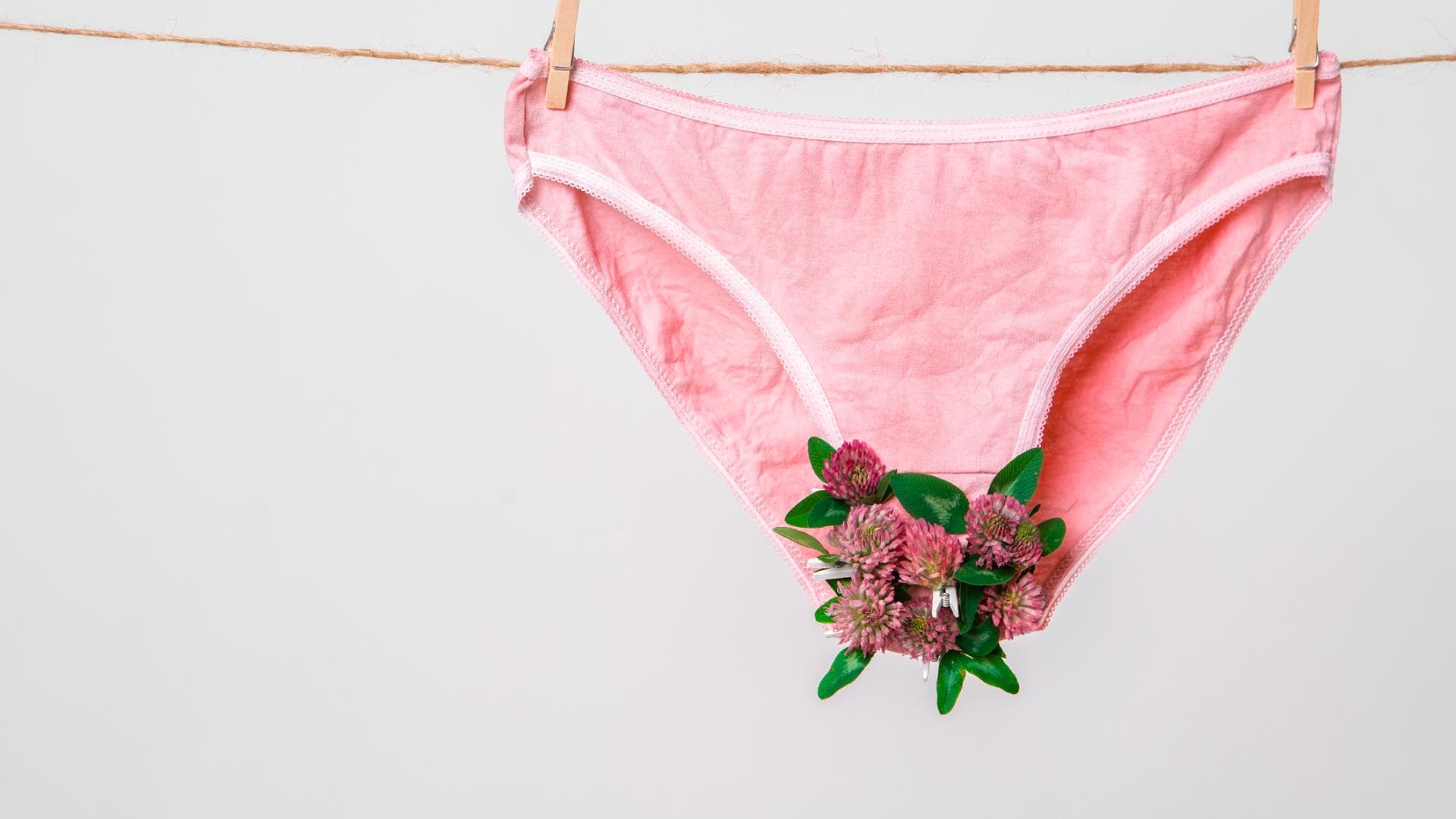 Zu den Symptomen der bakteriellen Vaginose gehören Juckreiz und ein brennendes Gefühl im Intimbereich.