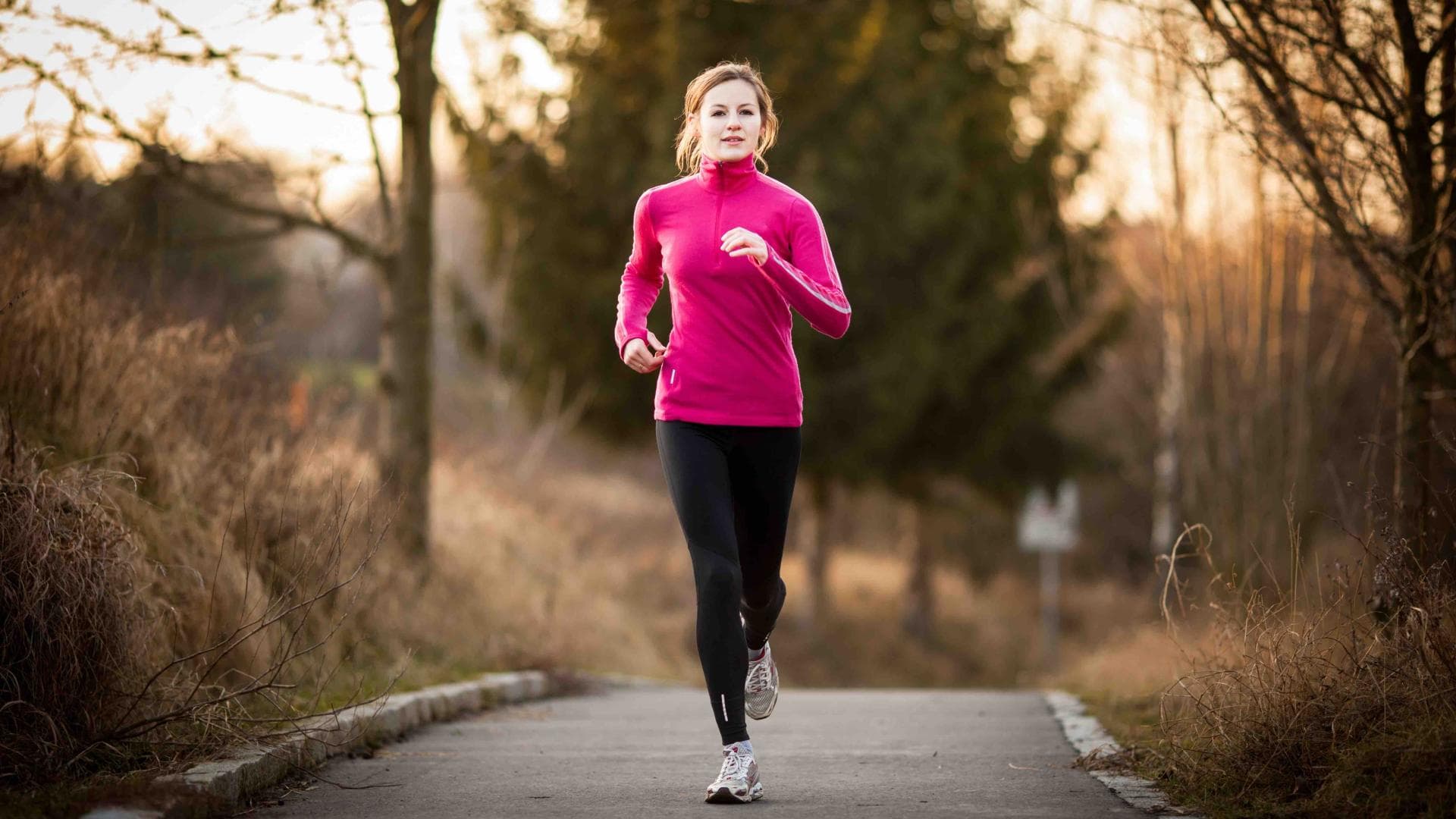 Frau joggt