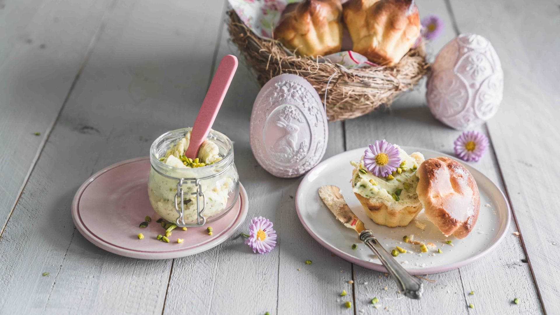Brioches mit Vanille-Pistazien-Butter Brioches mit Vanille-Pistazien-Butter
