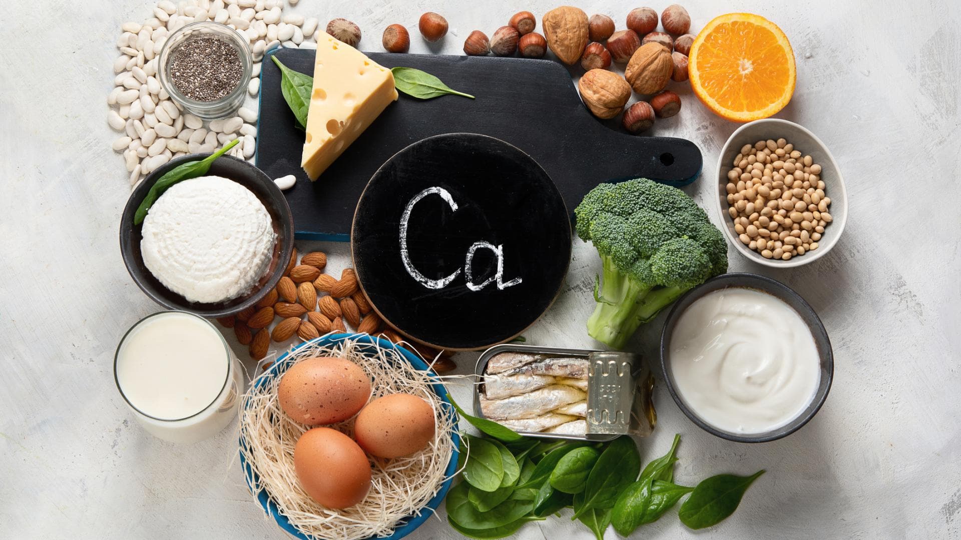 Verschiedene Lebensmittel, die Calcium enthalten