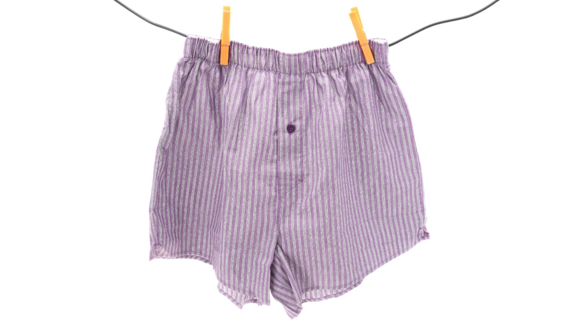 Boxershort auf einer Wäscheleine