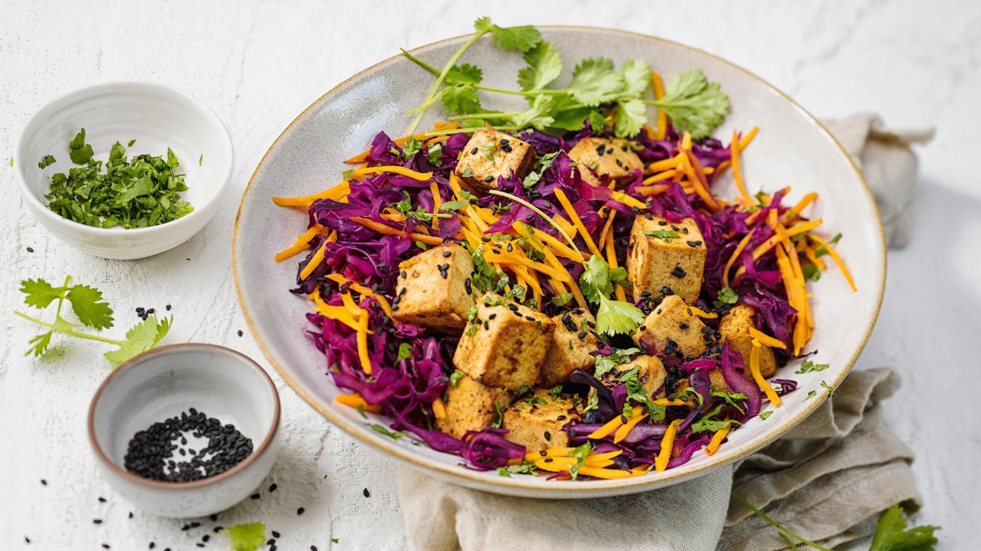 Asiatische Rotkohl-Pfanne mit Tofu Asiatische Rotkohl-Pfanne mit Tofu