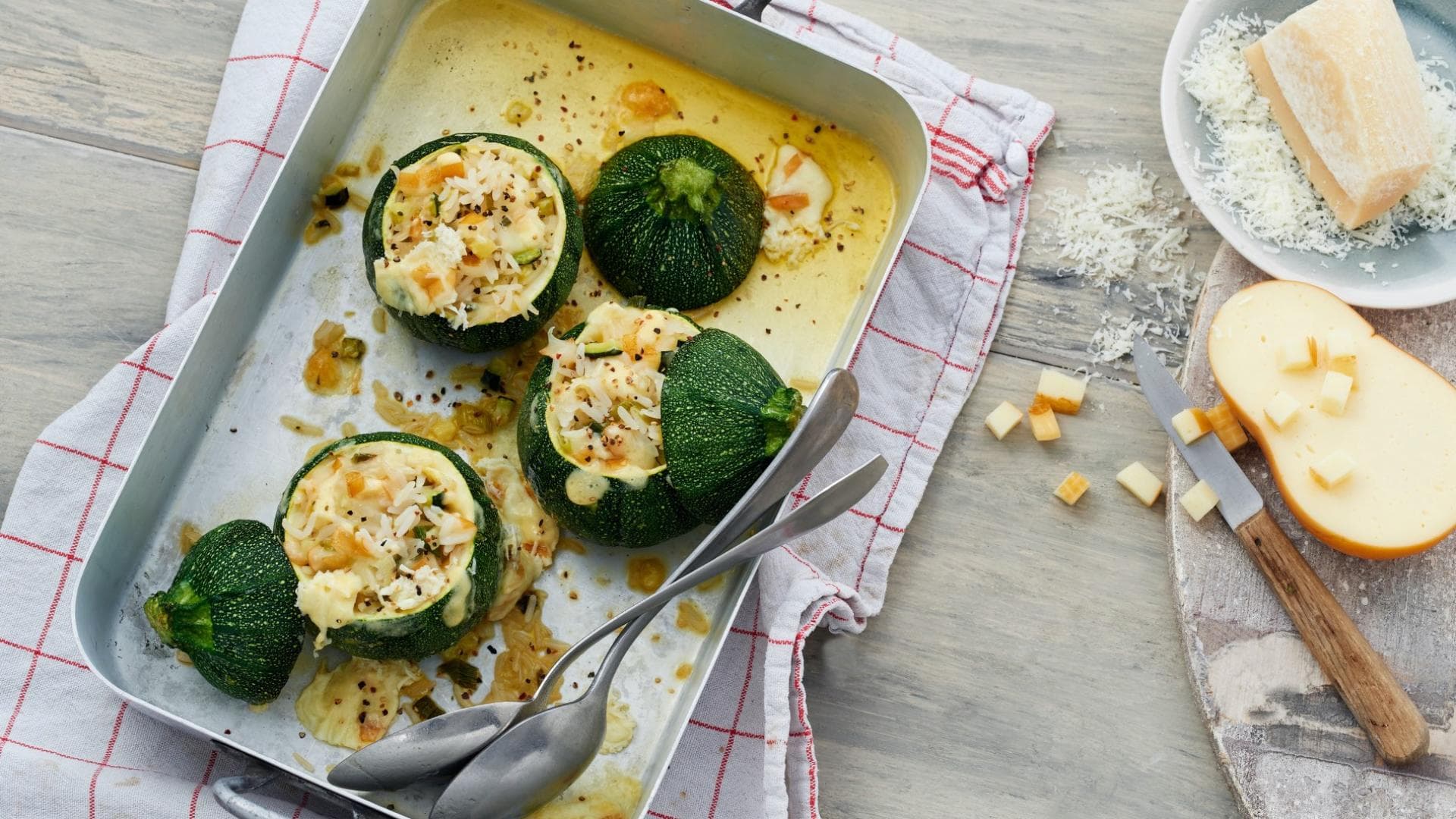 Gefuellte Zucchini mit Reis