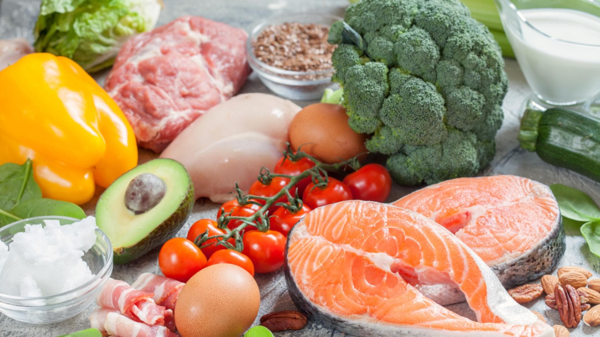 Gemüse und tierische Produkte der Low Carb Ernährung