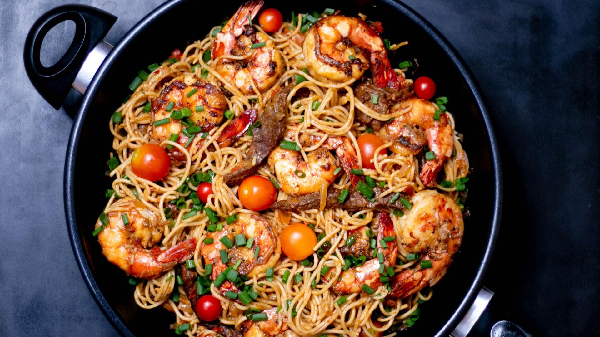 Pfanne mit Spaghetti Pfanne mit Spaghetti
