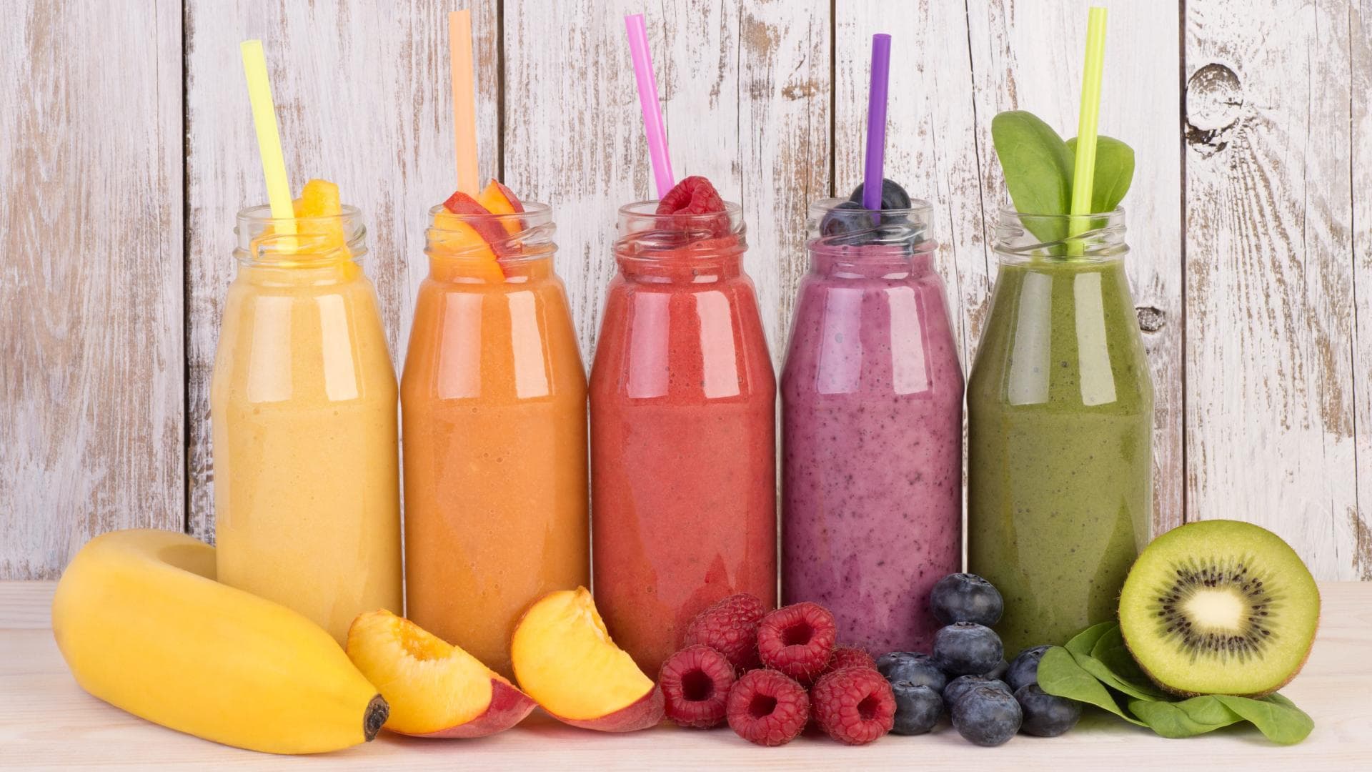 Smoothies aus dem Supermarkt enthalten oft eine beträchtliche Menge an verstecktem Zucker. Smoothies