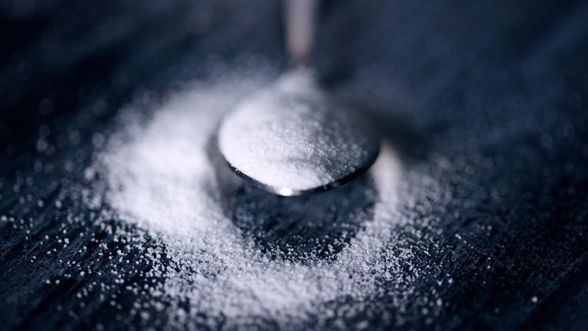 Durch den übermäßigen Konsum von zuckerhaltigen Lebensmitteln wird der Körper belastet.