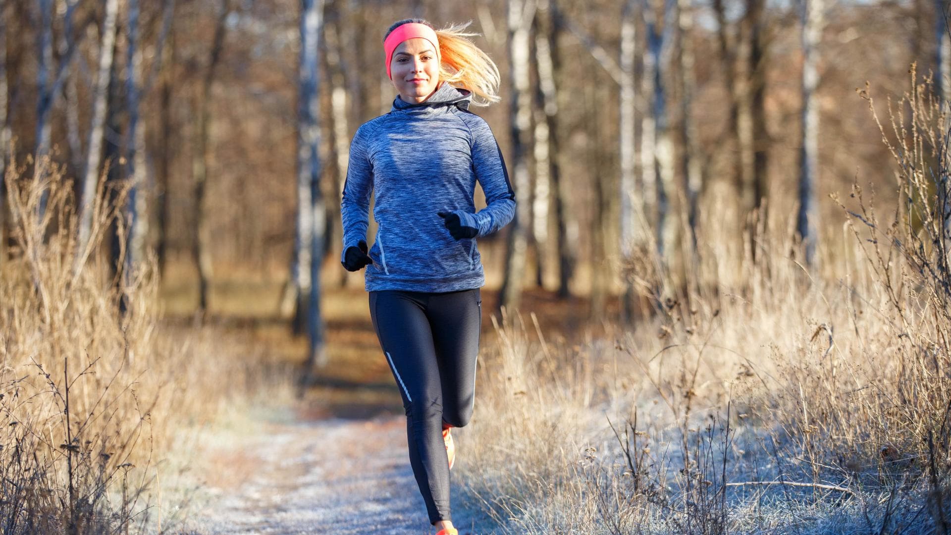 Frau joggt