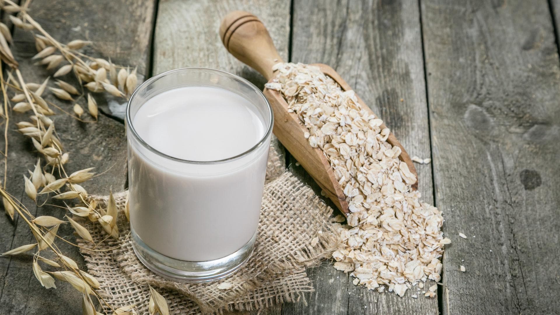 Glas mit Hafermilch