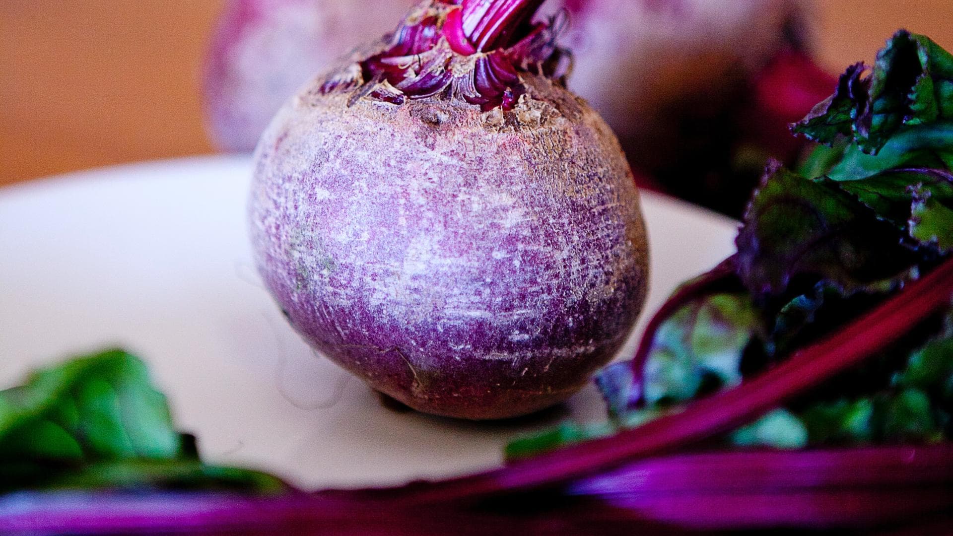 einzelne Rote Beete auf Teller