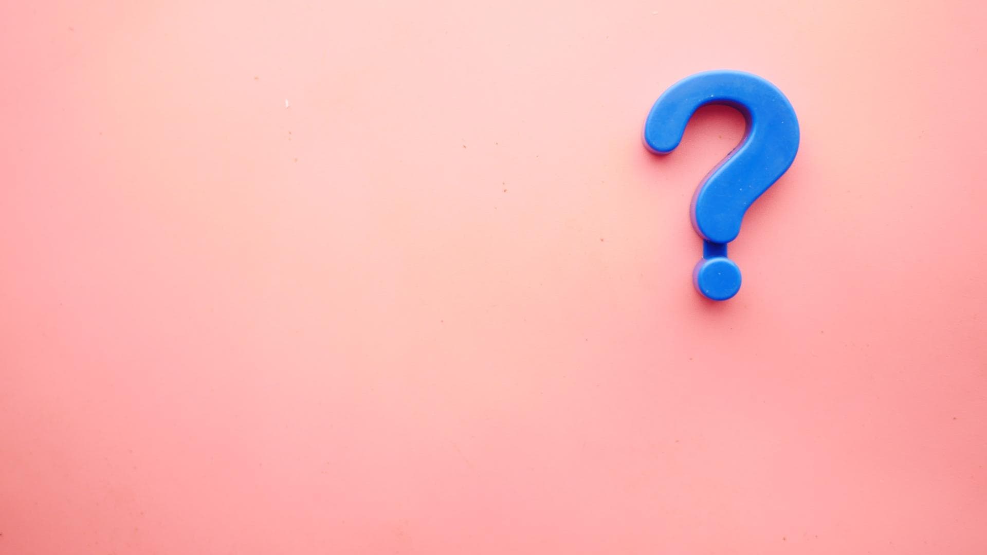 Fragezeichen auf pinkem Hintergrund