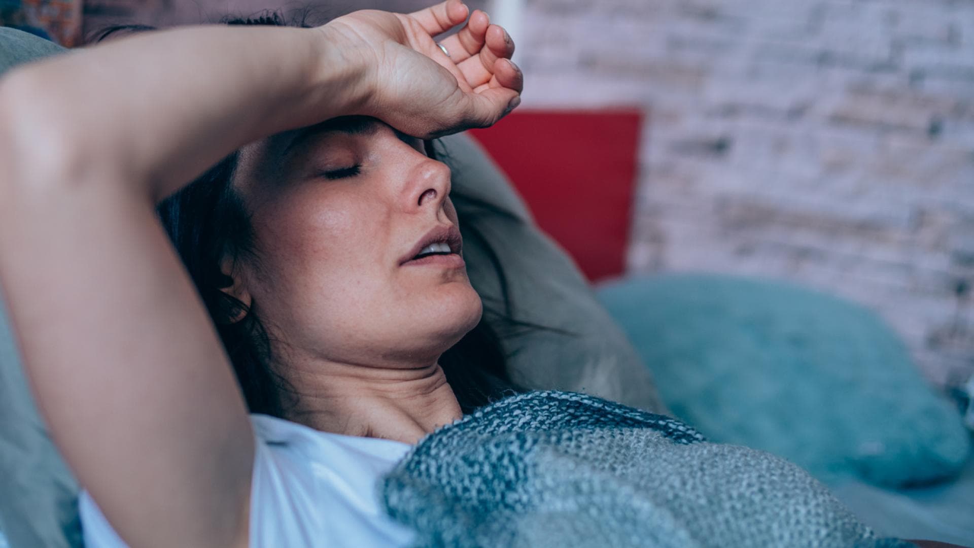 Frau mit starkem Fieber
