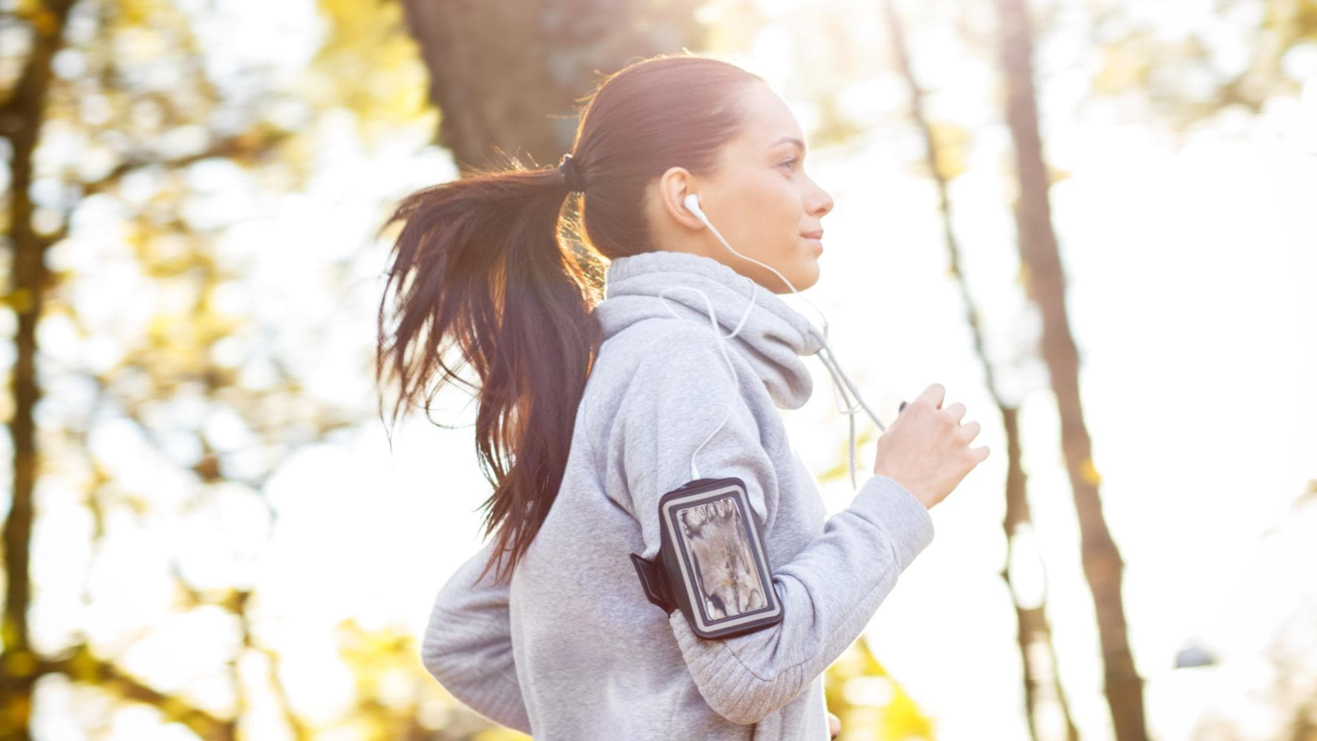 Frau joggt
