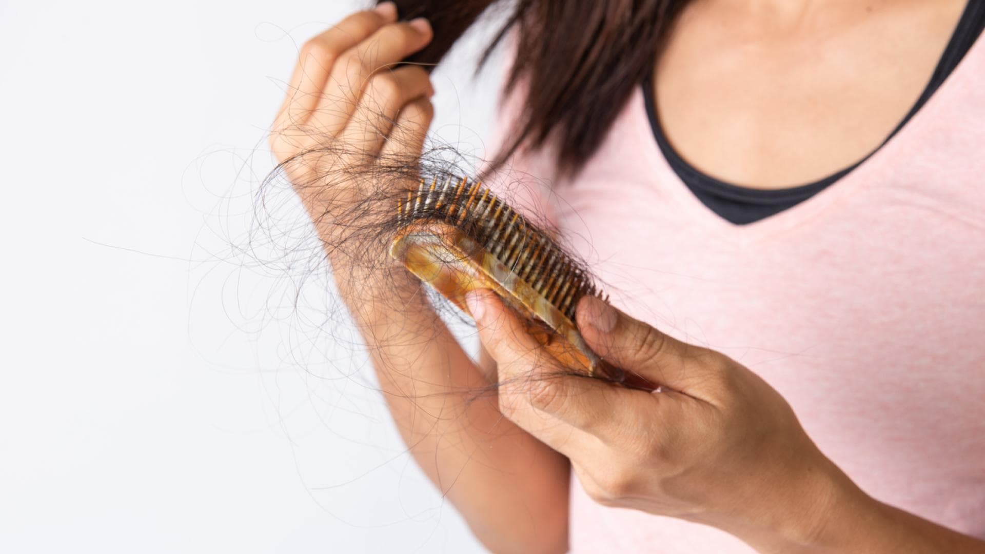 Haarausfall mit Haaren im Kamm