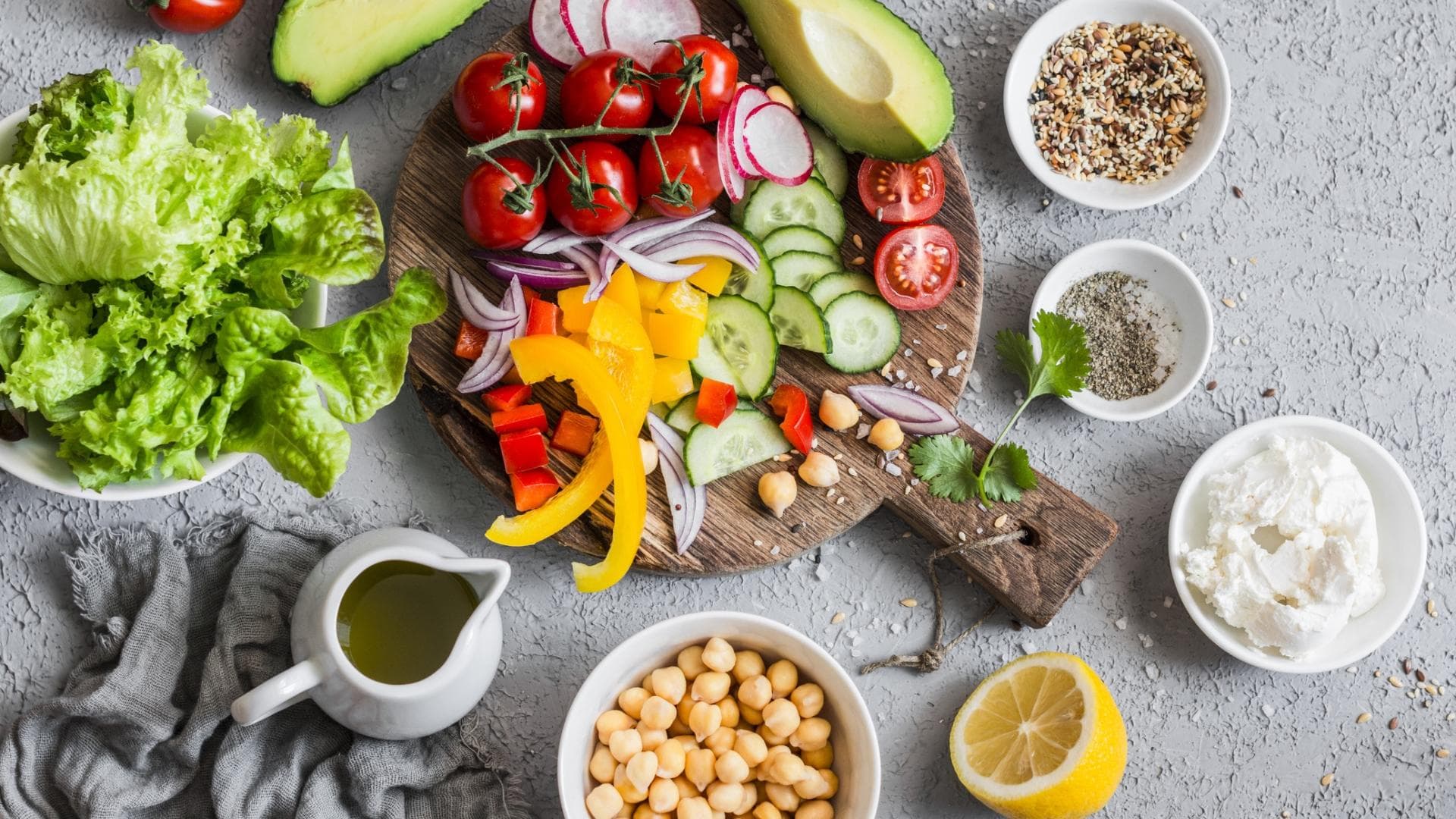 Obst,Gemüse, Hülsenfrüchte angerichtet