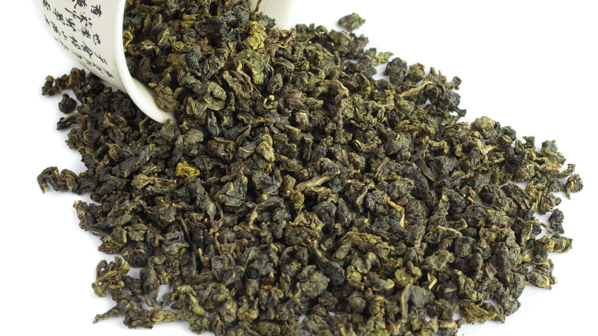 Oolong-Tee in Schale mit chinesischen Schriftzeichen
