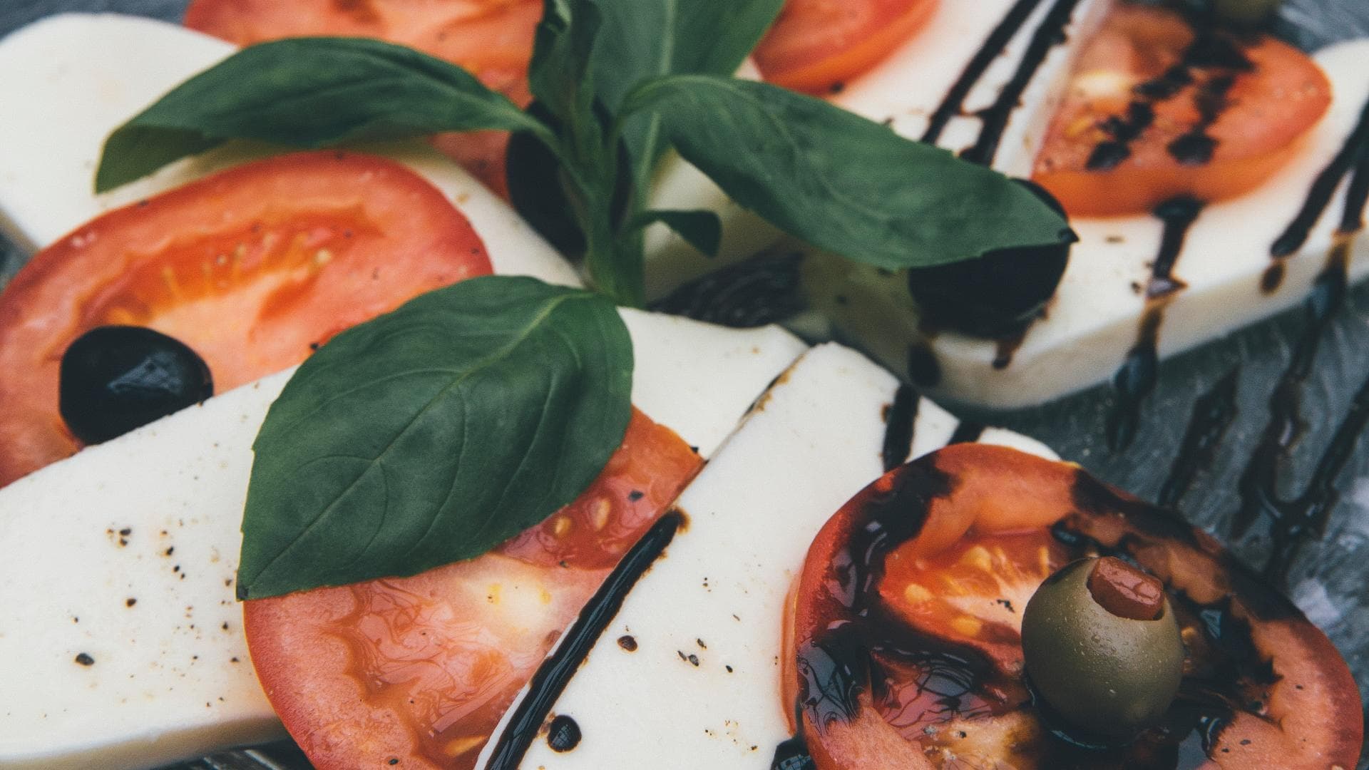 Tomate mit Mozzarella und Balsamico
