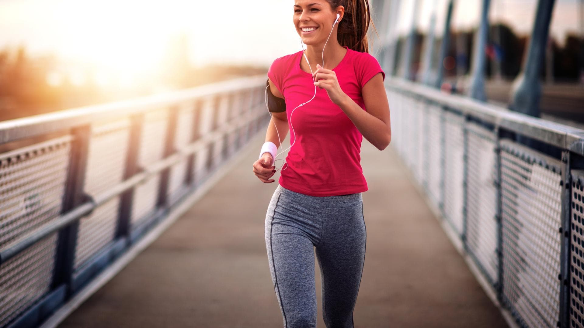 Frau joggt