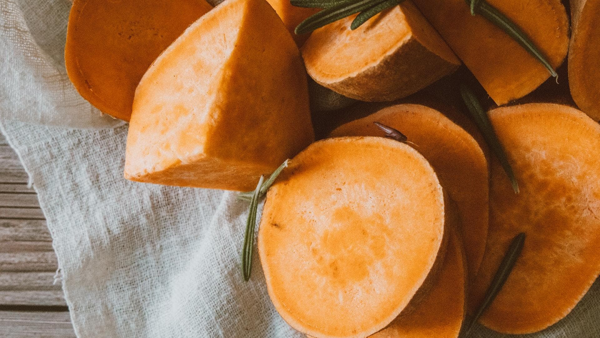 Geschnittene Süßkartoffeln Geschnittene Süßkartoffeln