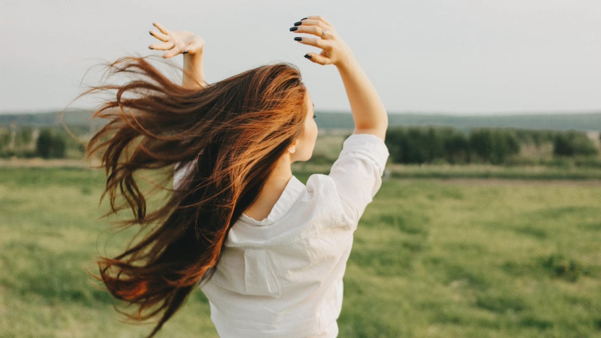 Frau mit langen Haaren