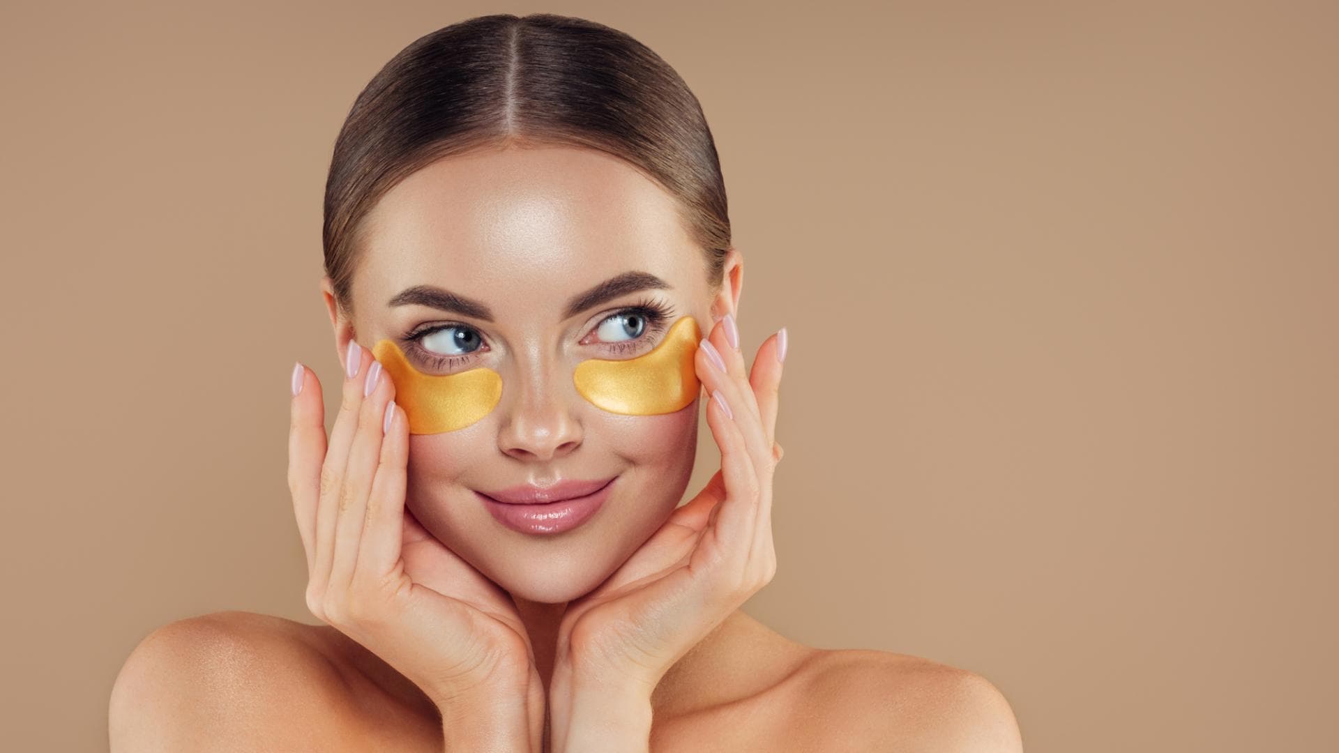 Frau mit Augenpads