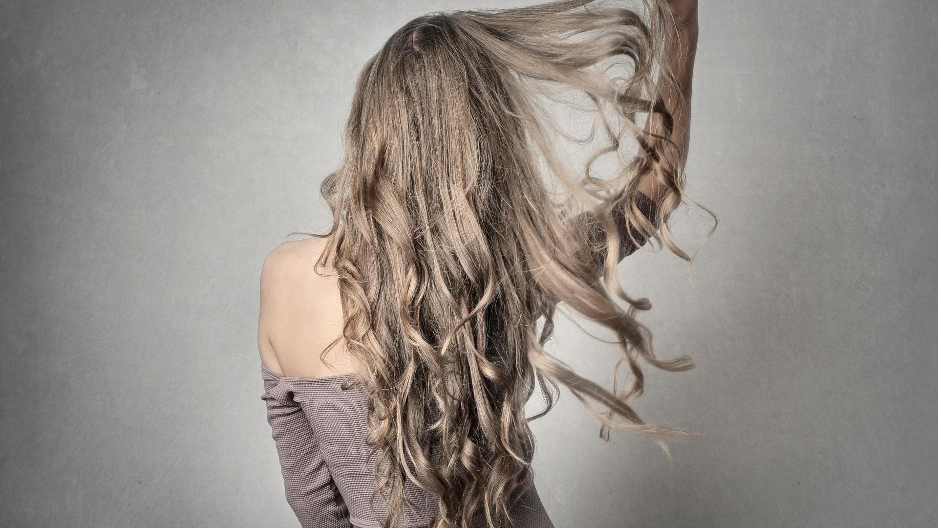 Frau mit langen Haaren