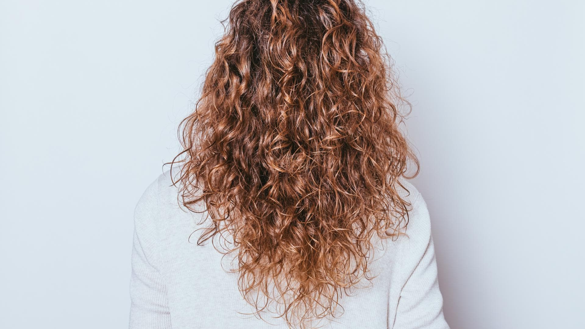 Frau mit Locken