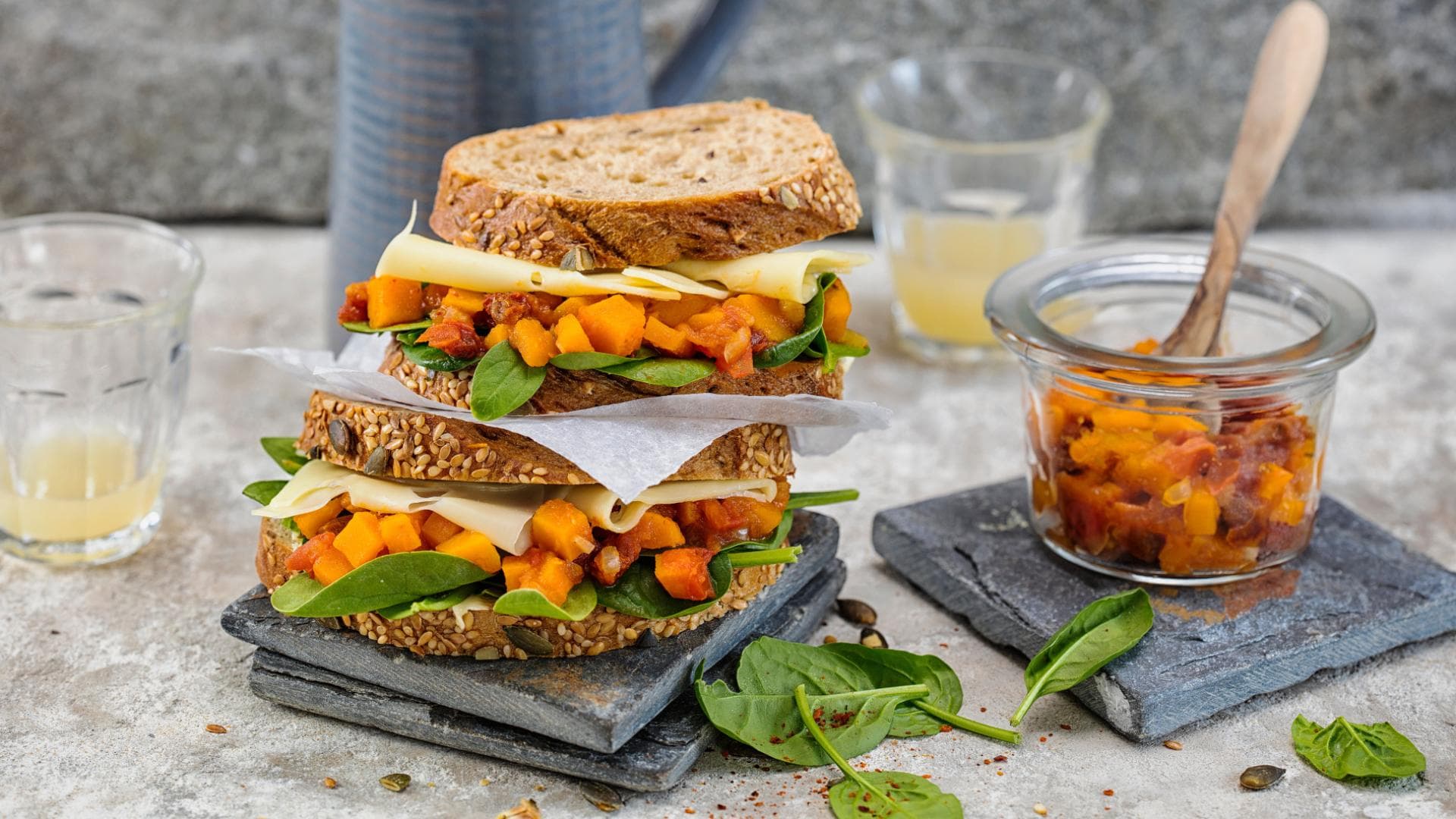 Brot mit Kürbisragout