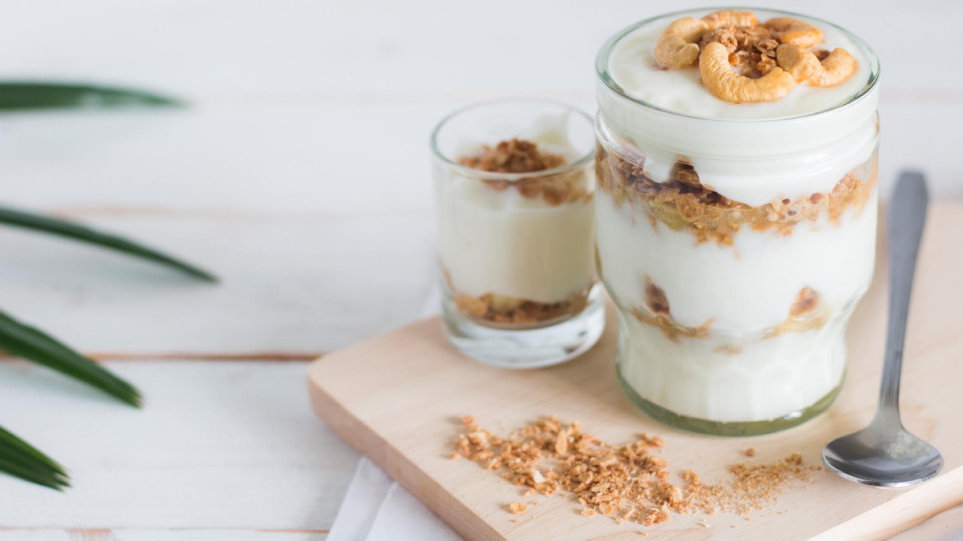 Top-Start in den Tag: Joghurt-Müsli mit Cashew-Topping Top-Start in den Tag: Joghurt-Müsli mit Cashew-Topping