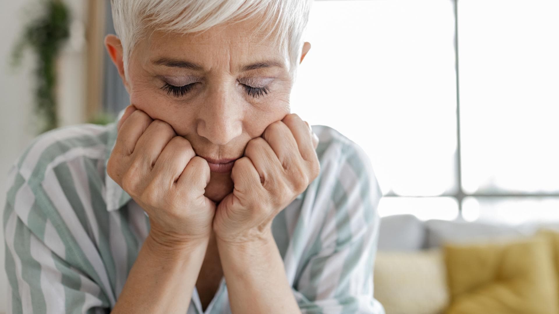 Ältere Frau mit depressiver Stimmung