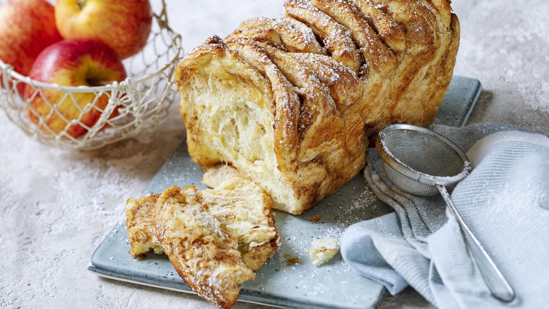 Apfelzupfbrot mit Zimt und Zucker Apfelzupfbrot mit Zimt und Zucker