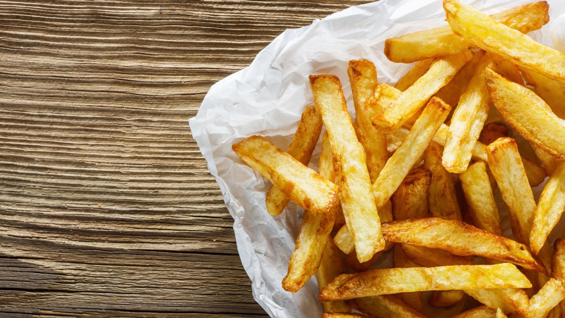 Nahaufnahme eines Schälchen Pommes
