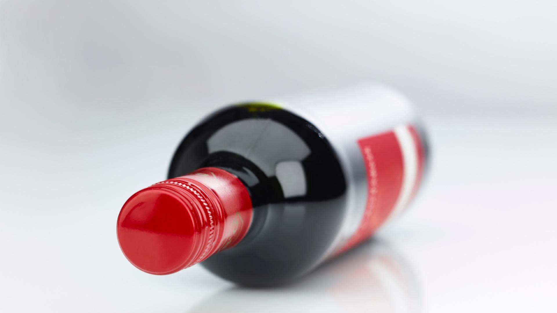 Liegende Flasche Wein