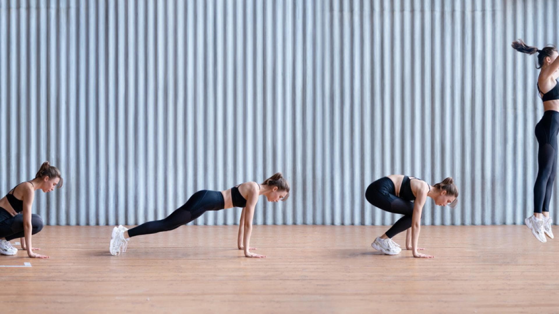 Frau macht einen Burpee Frau macht einen Burpee