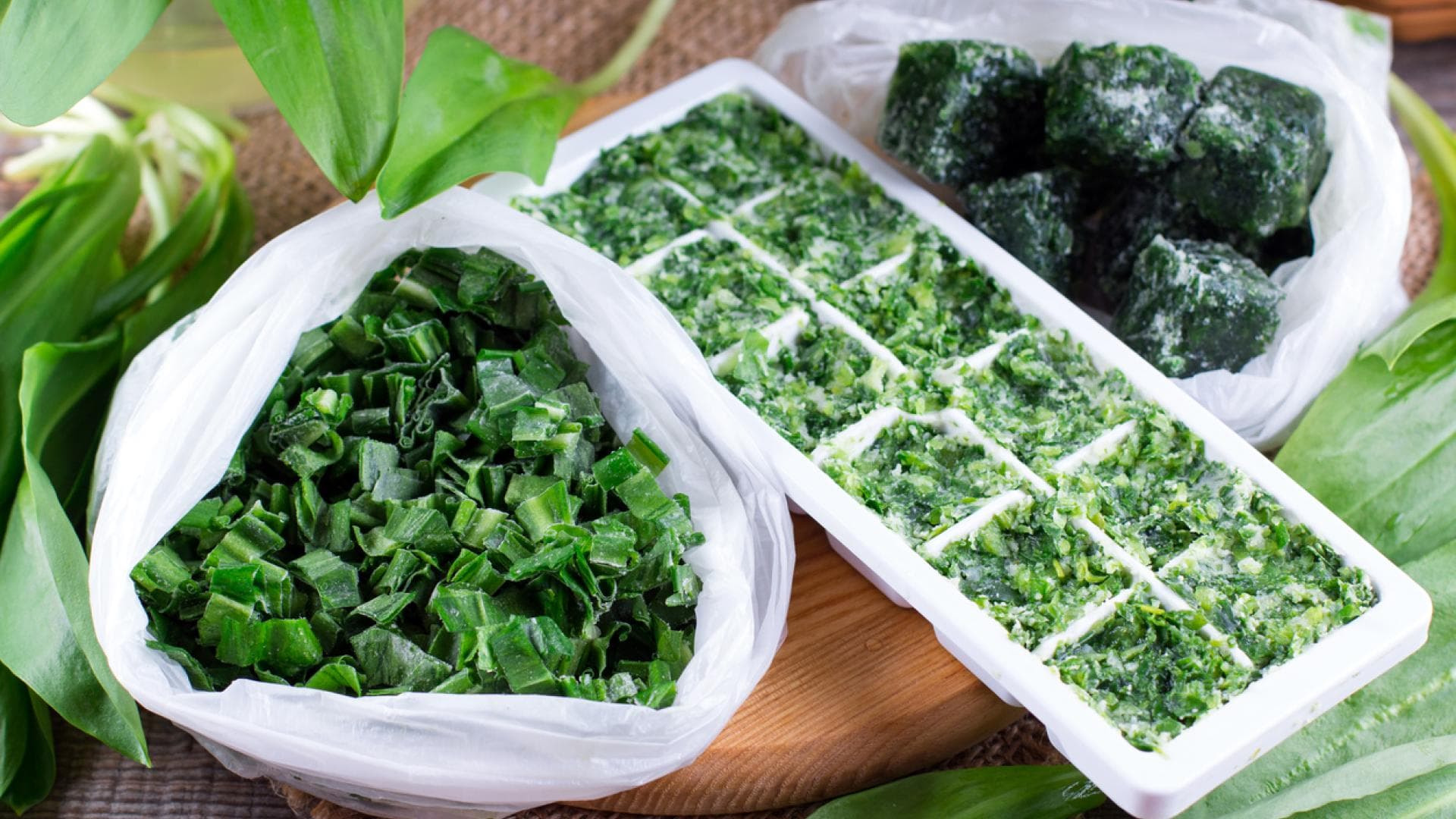 Kräuter peppen Suppen, Eintöpfe, Saucen, Fleisch, Fisch, Gemüse und Salate auf.
