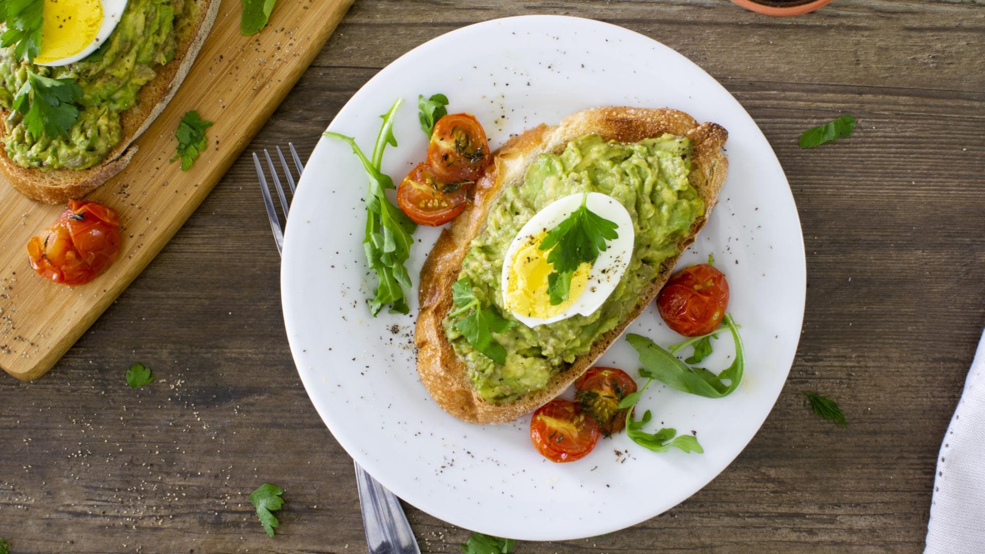 Baguette mit Avocado, Ei und Tomaten Baguette mit Avocado, Ei und Tomaten