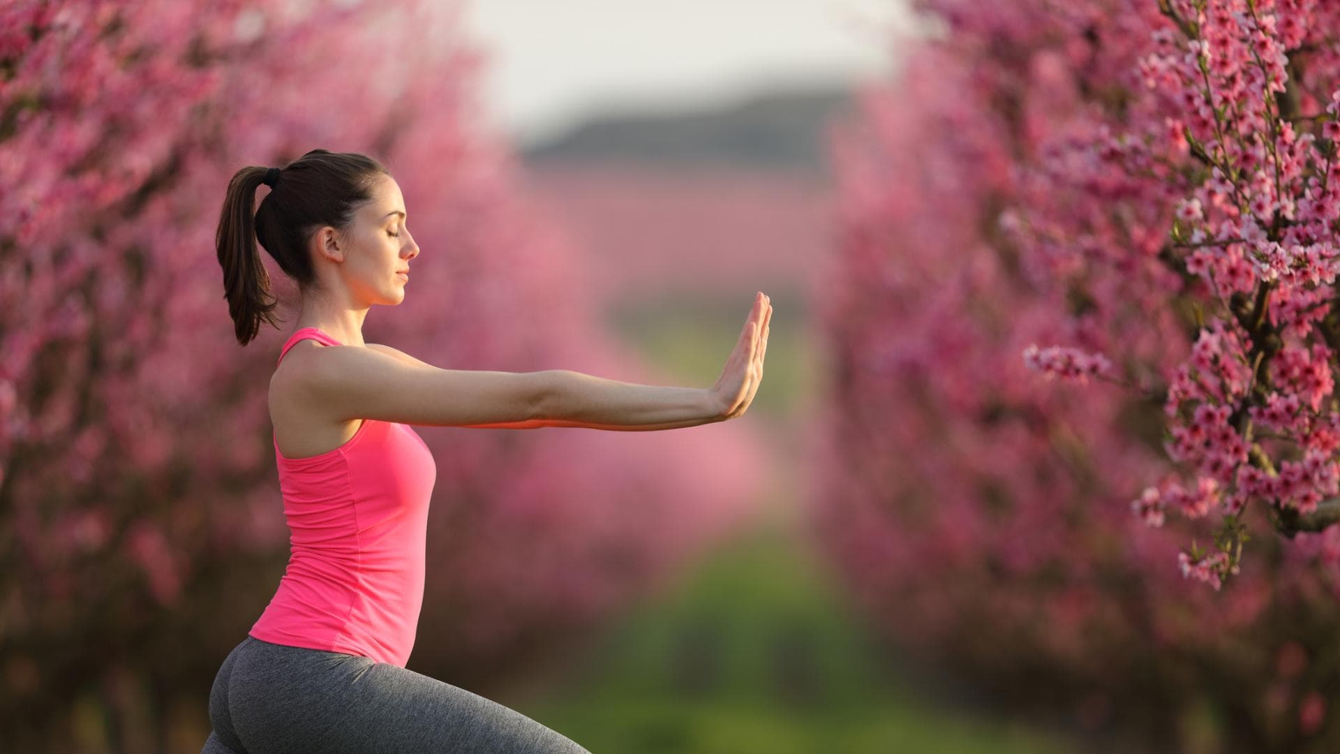 Frau macht Tai Chi