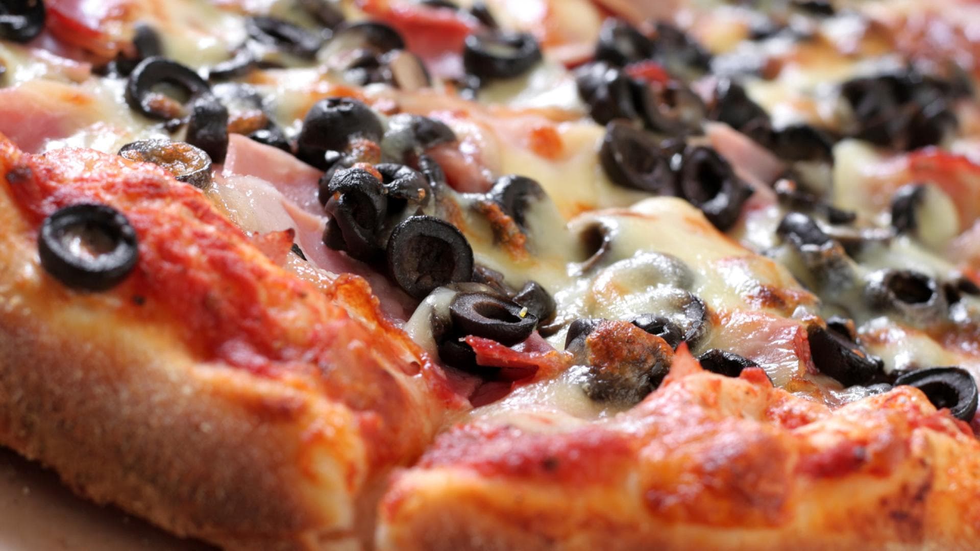 Pizza mit Oliven