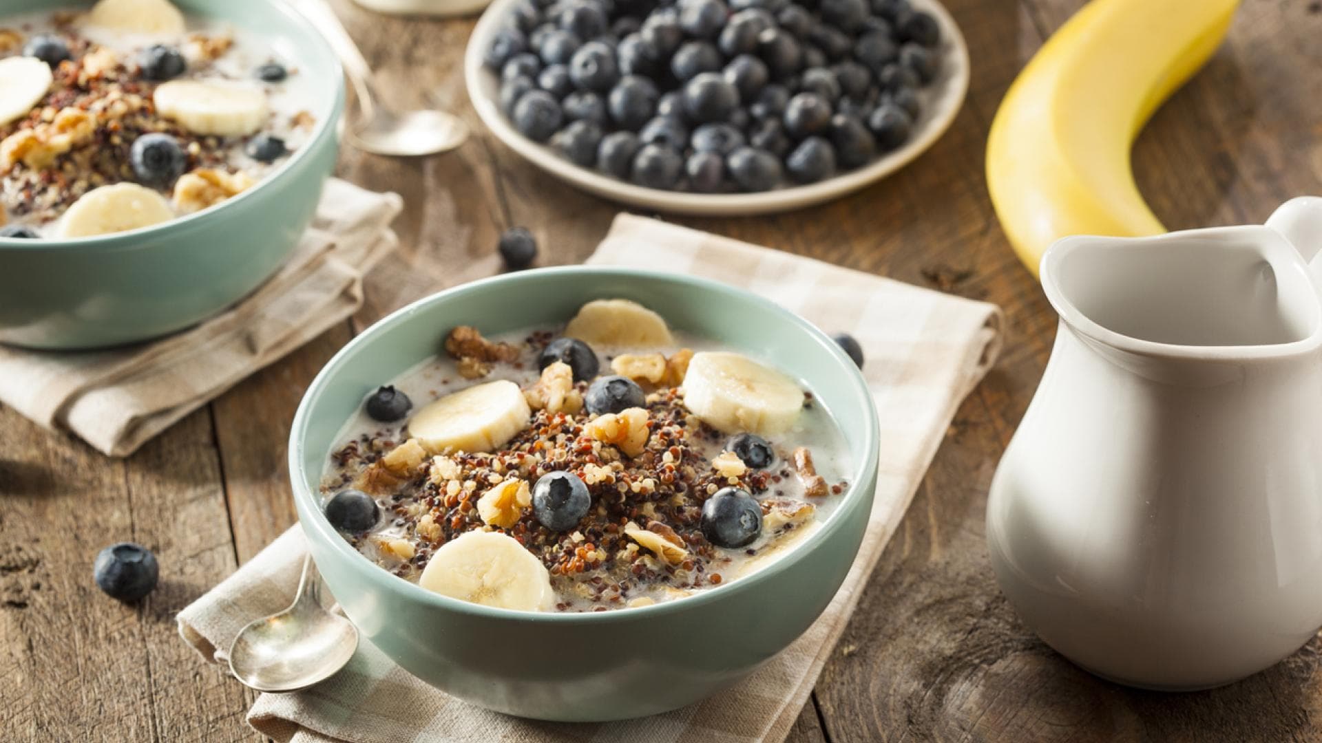 Müsli mit Beeren und Leinsamen