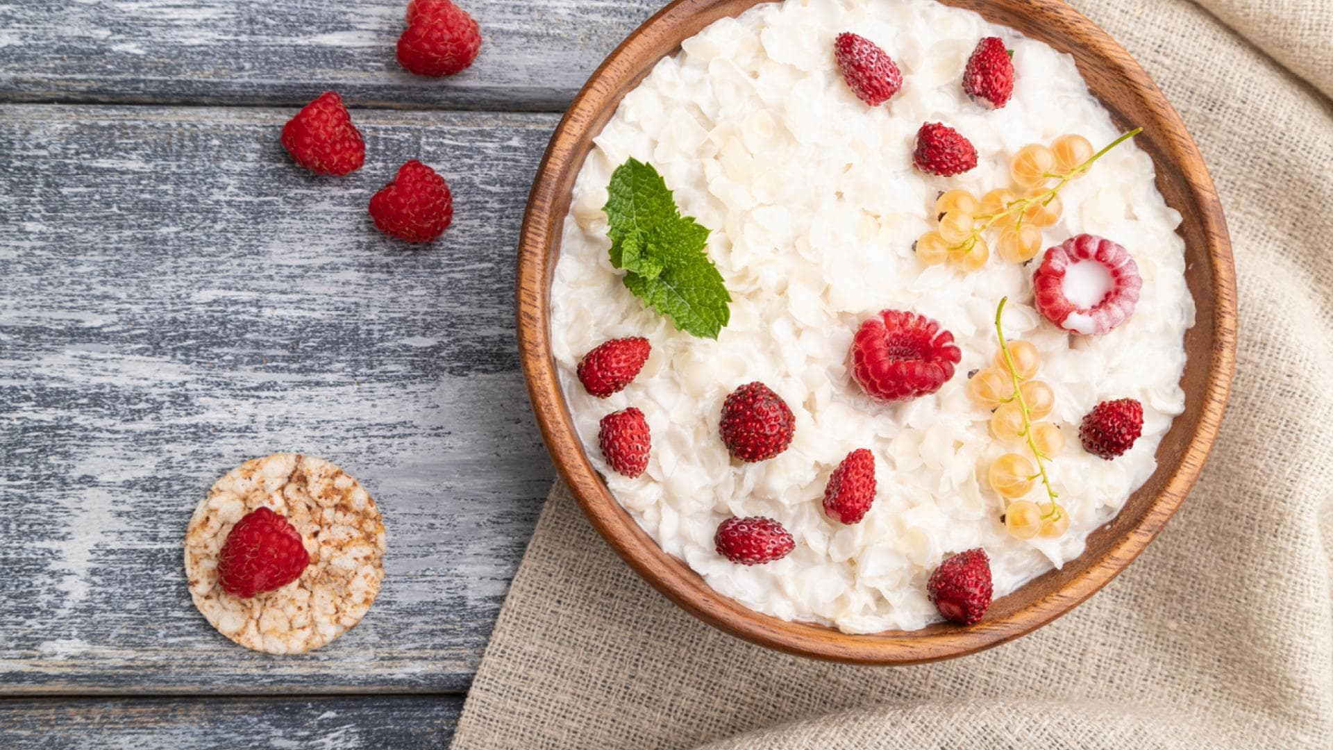Reisflocken für Porridge it Beeren