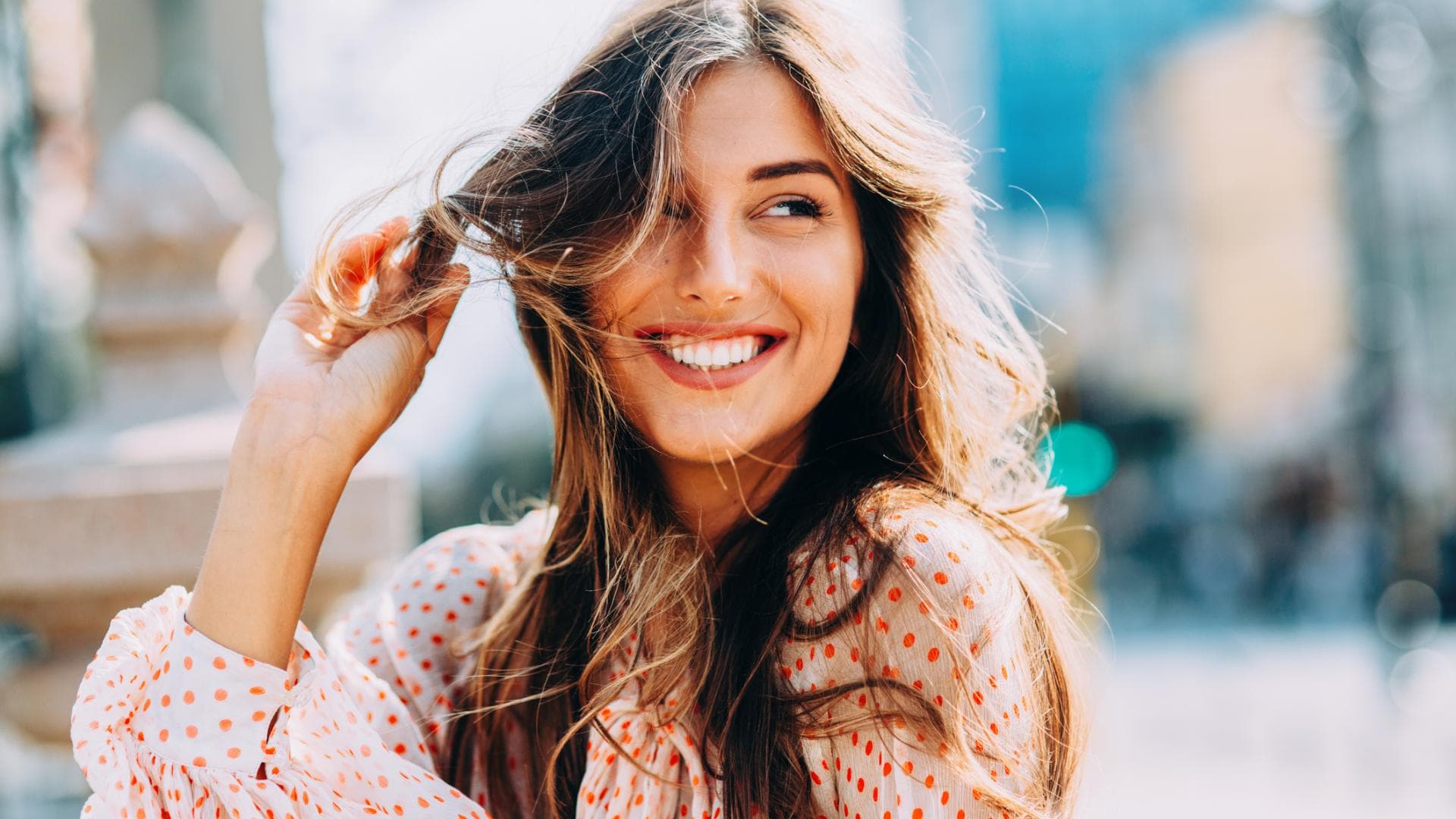 Frau mit langen Haaren