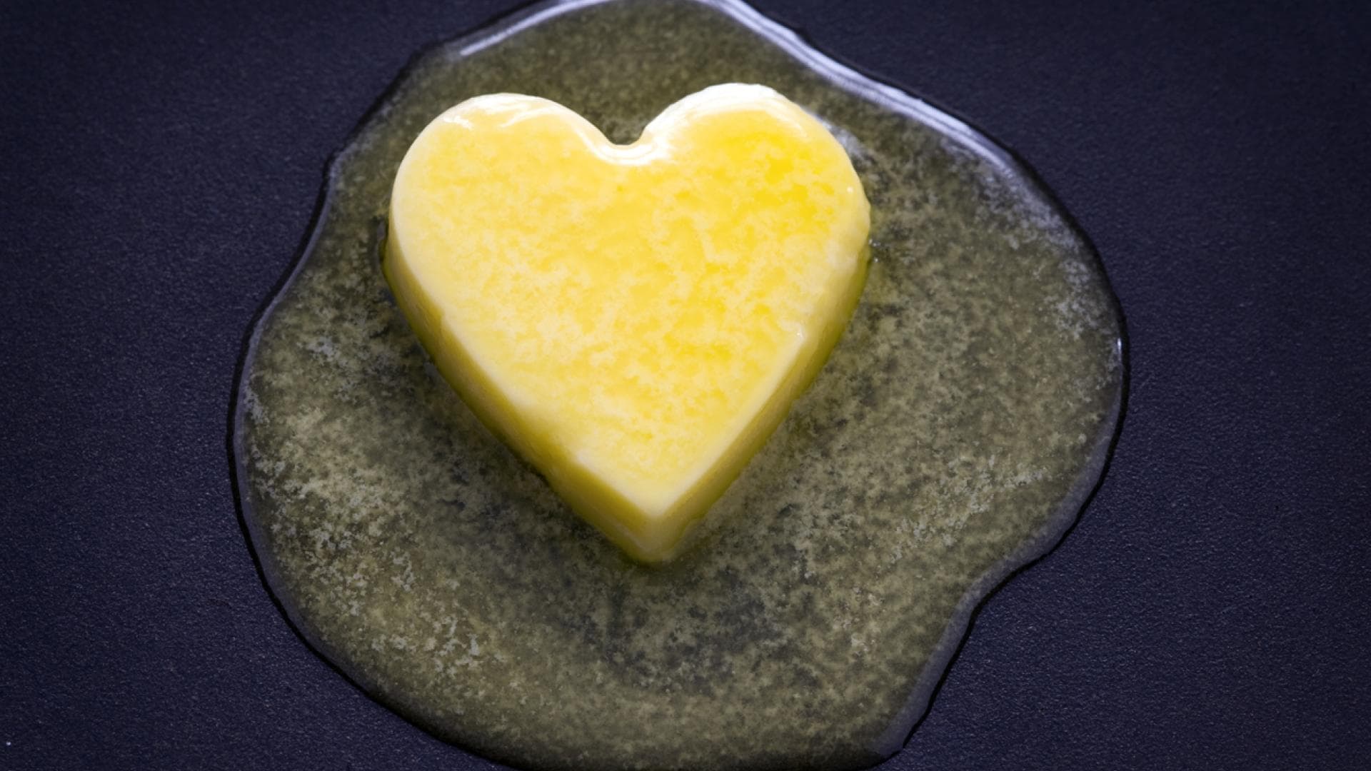 Butterherz schmilzt in der Pfanne