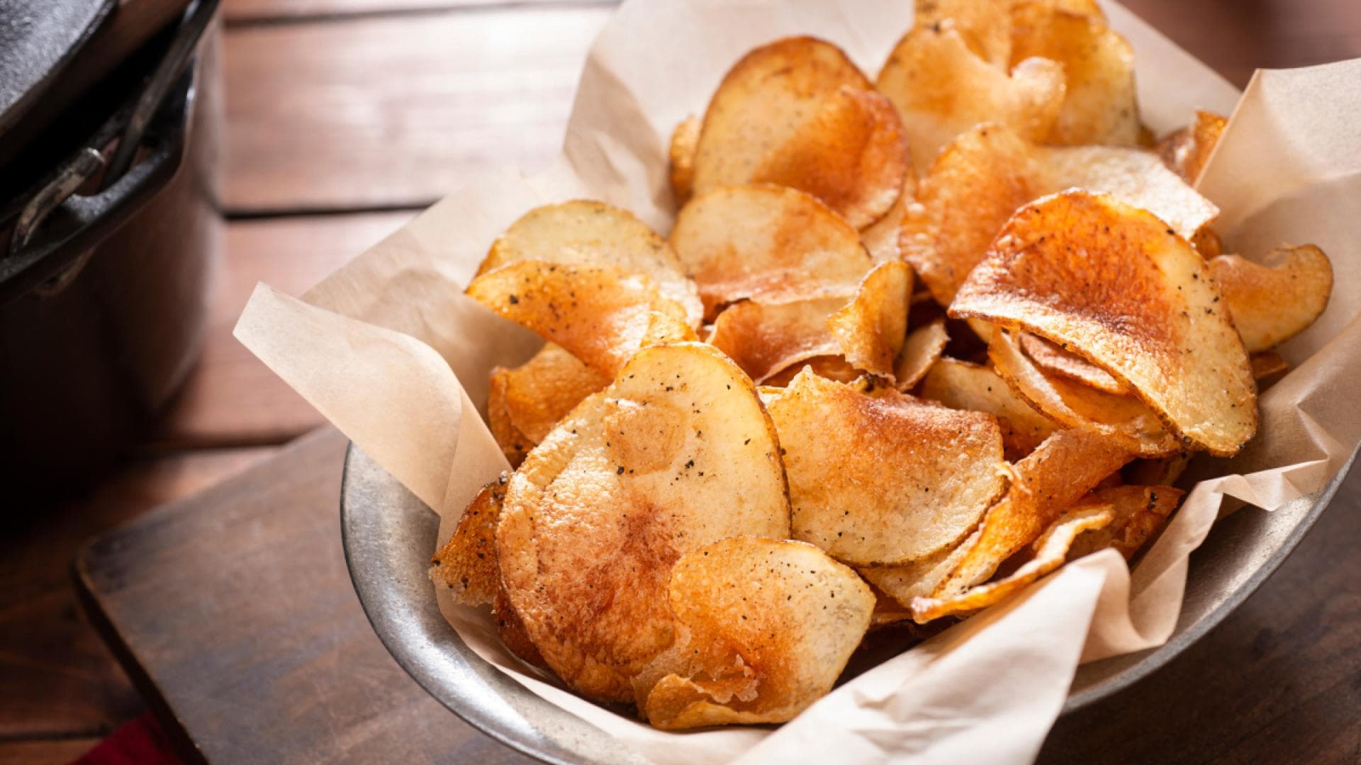 Kartoffelchips in Schale