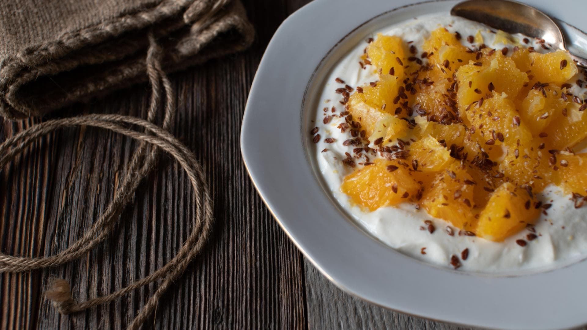 Skyr mit Orangen und Leinsamen