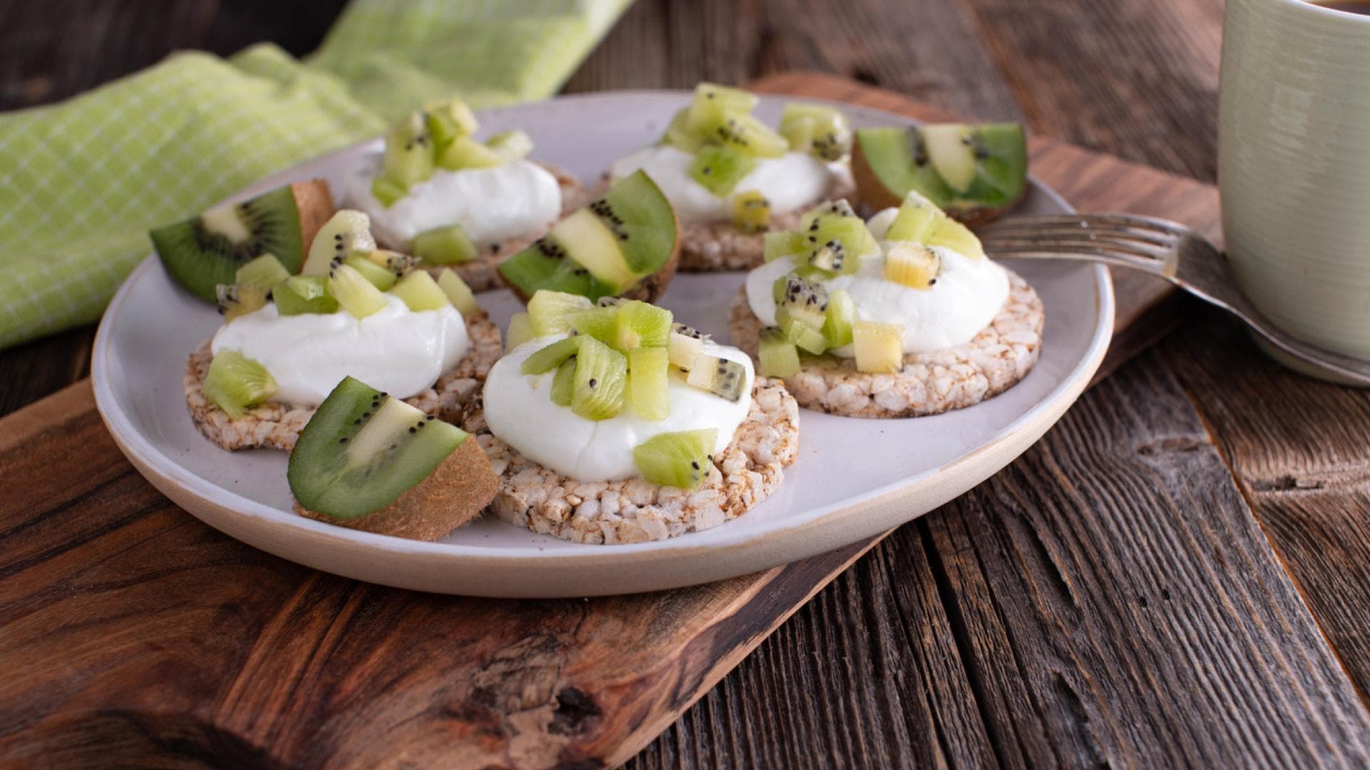 Skyr mit Reiswaffeln und Kiwi