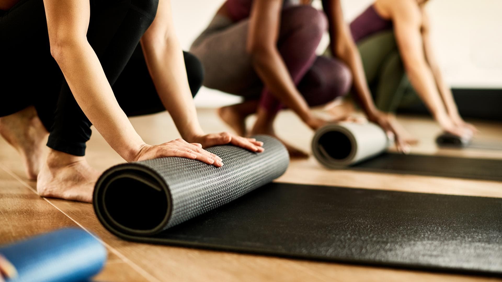 Yoga-Matten auf Boden