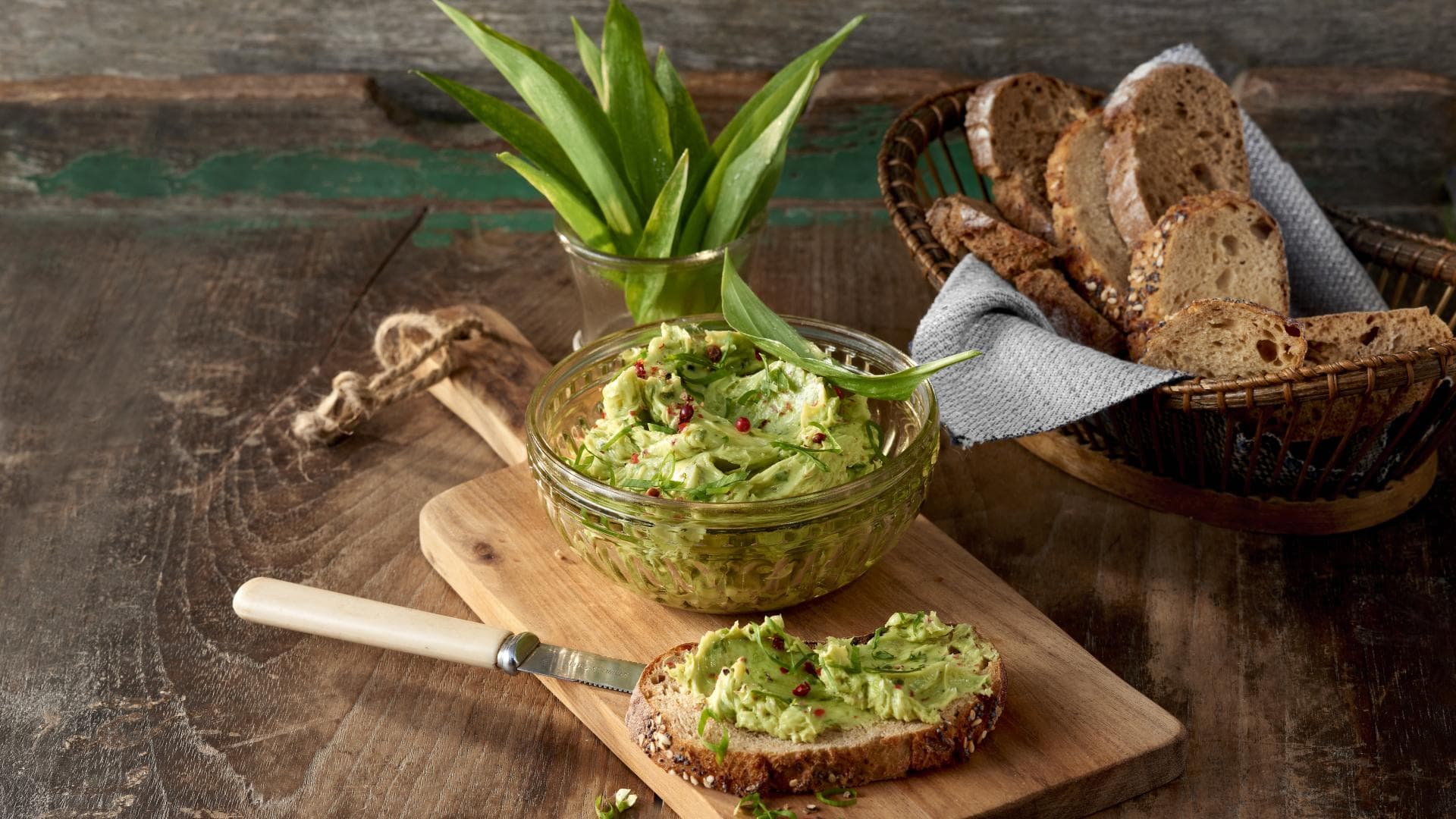 Bärlauchbutter auf Brot Bärlauchbutter auf Brot