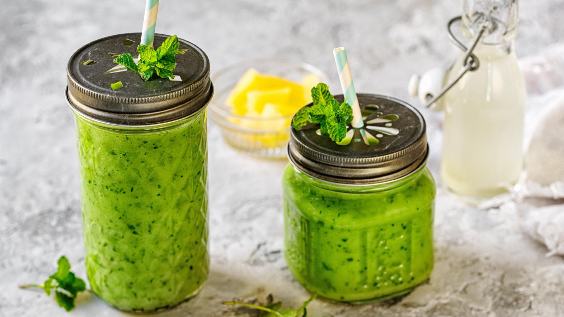 Grüner Smoothie im Glas