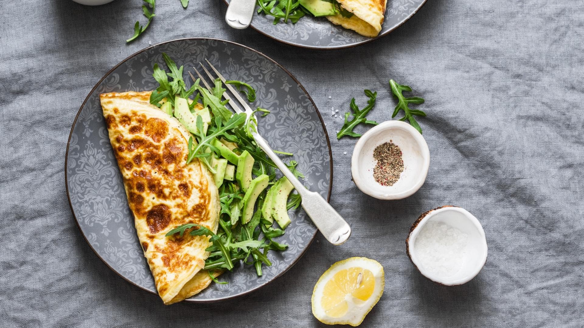 Omelett mit Avocado und Rucola