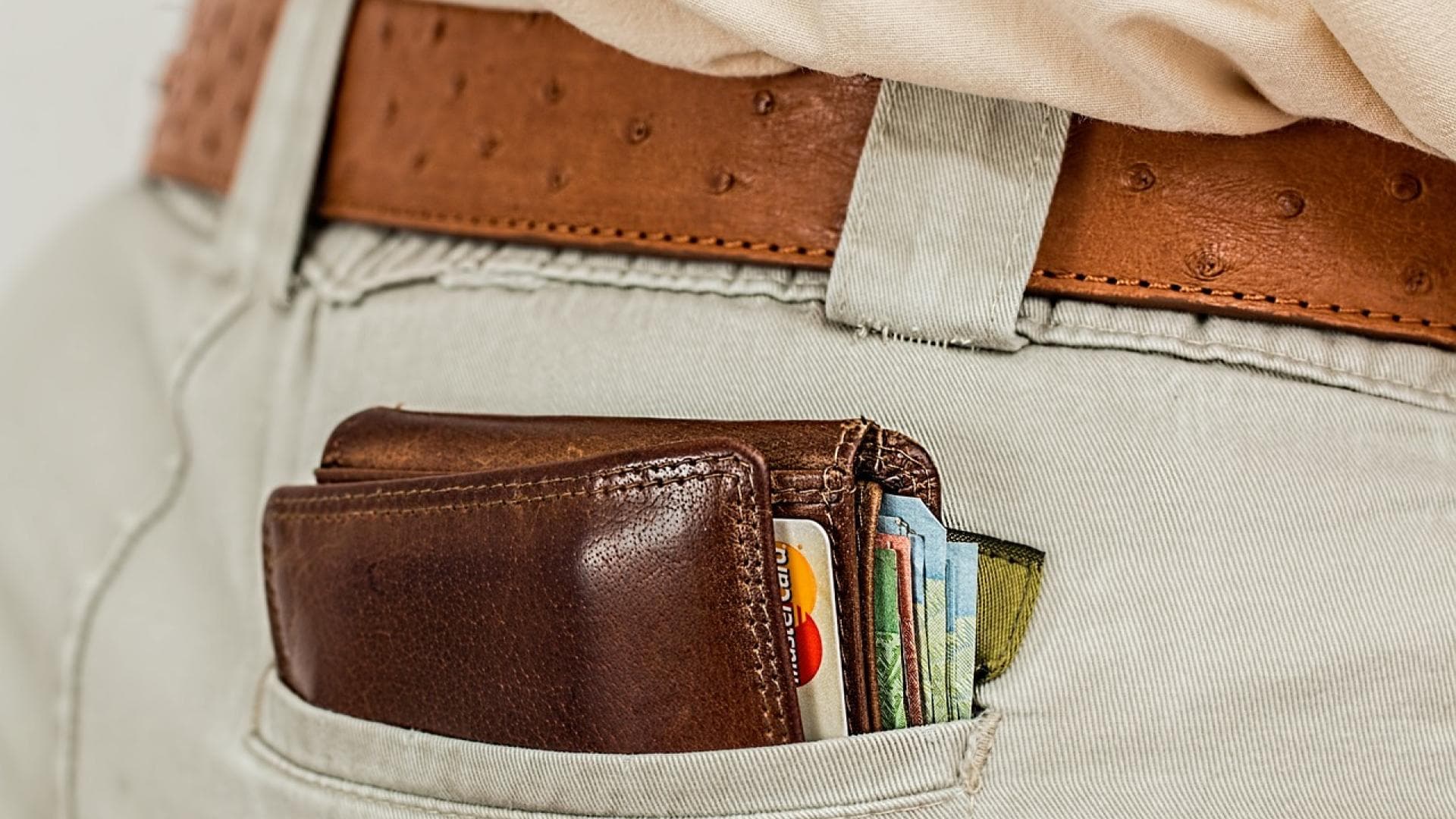 Portemonnaie mit Bargeld und Karte Portemonnaie mit Bargeld und Karte